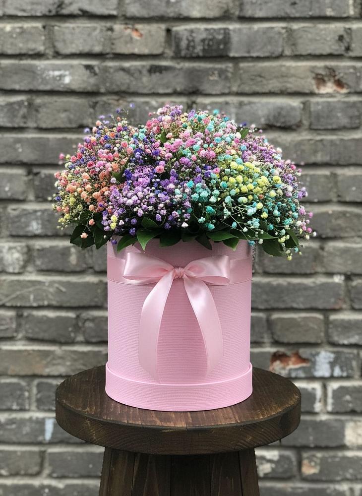 Цветочная композиция из Гипсофила и Розы в шляпной коробке в Ферзиково