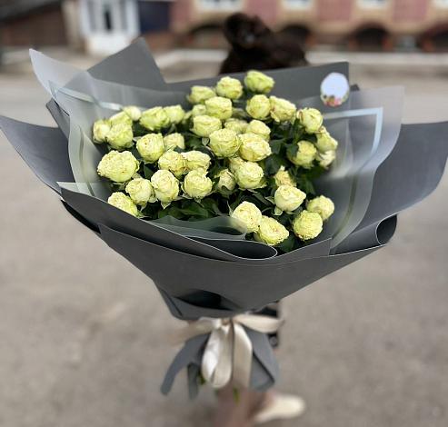 Букет Белые кустовые розы Солинеро в Ферзиково