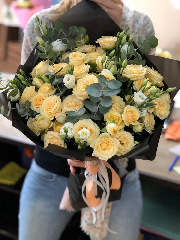 Букет цветов из: Розы и Лизиантусы в Ферзиково