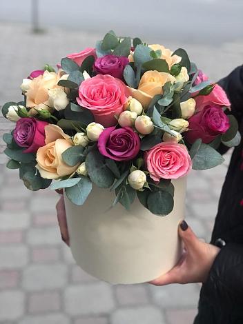 Цветочная композиция из Розы в шляпной коробке в Ферзиково
