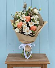 Букет цветов из:  Альстромерии, Лизиантусы, Розы и Хризантемы в Ферзиково