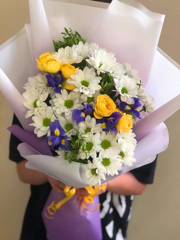 Букет цветов из: Ирисы, Хризантемы и Розы в Ферзиково
