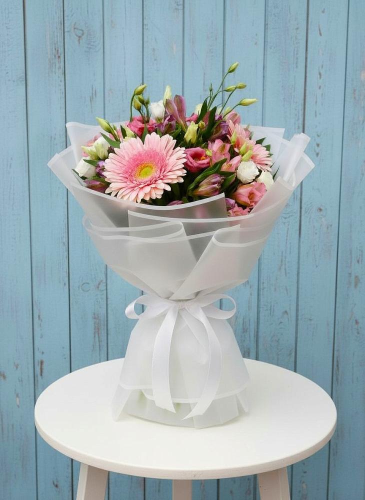 Букет цветов из: Герберы, Альстромерии и Лизиантусы в Ферзиково