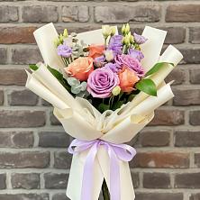 Букет цветов из:  Лизиантусы и Розы в Ферзиково