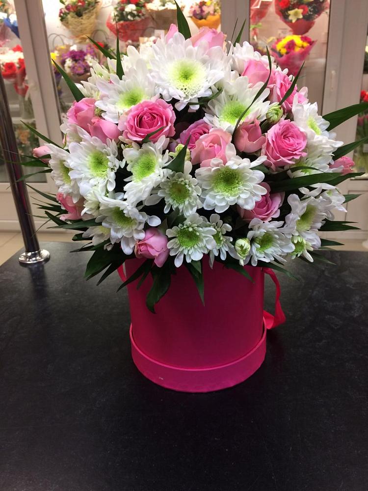 Цветочная композиция из Розы и Хризантемы в шляпной коробке в Ферзиково