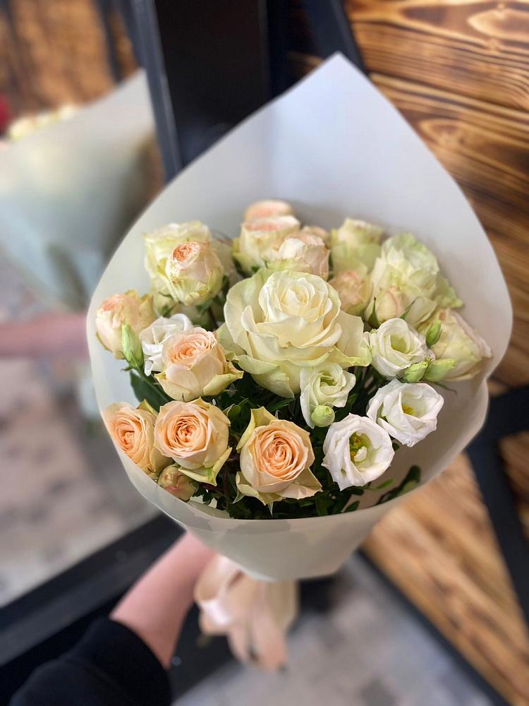 Букет цветов из: Розы и Лизиантусы в Ферзиково